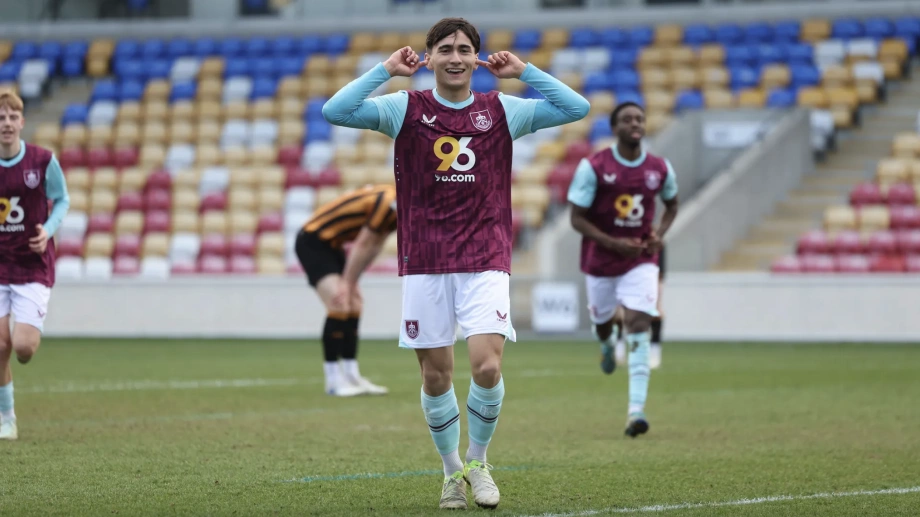 CAHN chiêu mộ tài năng trẻ Việt kiều Brandon Ly từ U21 Burnley